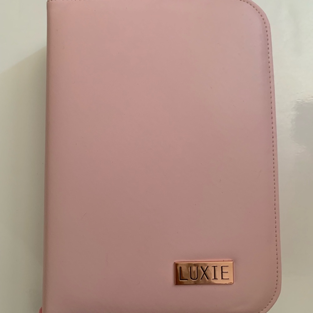 LUXIE 30 PIECE BRUSH SET BRAND NEW!